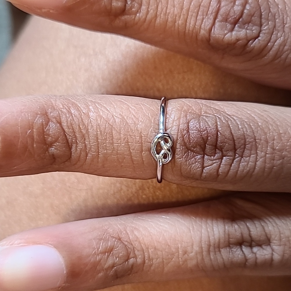 3/20 Knot knuckle ring
